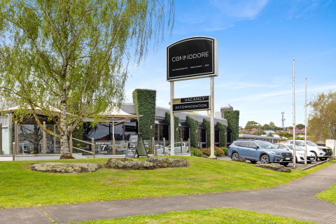 Commodore On The Park - Accommodation QLD 0