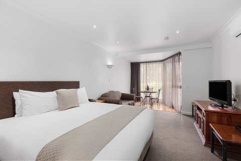 Commodore On The Park - Accommodation QLD 1
