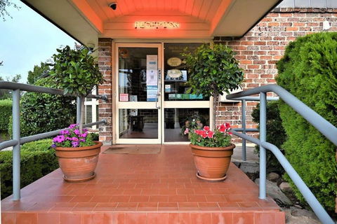 Grand Country Lodge - Accommodation QLD 0