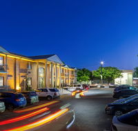 Adelaide Inn - Accommodation QLD