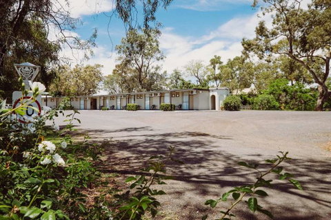 Artesian Spa Motor Inn - Accommodation QLD 1