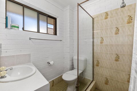 Coastal Bay Motel - Accommodation QLD 1