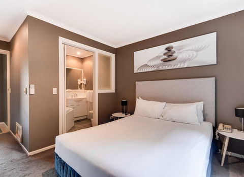 Aqualuna Beach Resort - Accommodation QLD 1