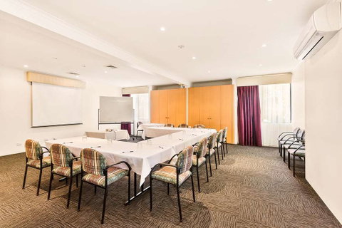 Quality Hotel Manor - Accommodation QLD 9