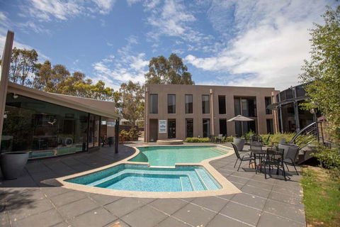 Dingley International Hotel - Accommodation QLD 1