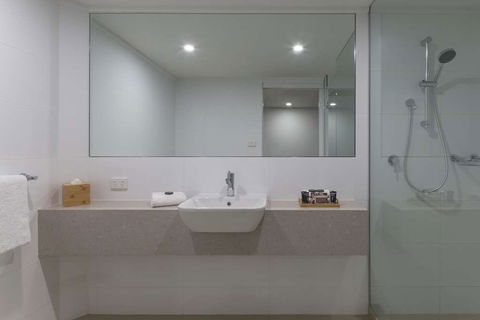 Dingley International Hotel - Accommodation QLD 4