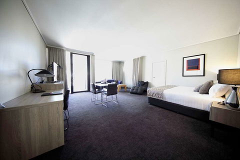 Dingley International Hotel - Accommodation QLD 7