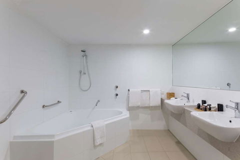 Dingley International Hotel - Accommodation QLD 11