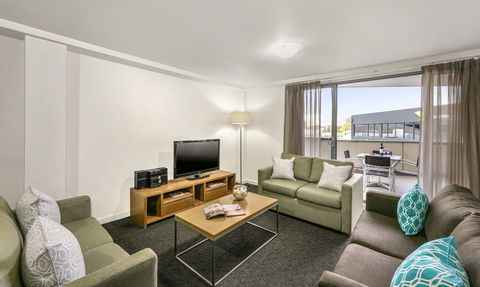 Quest Cheltenham Serviced Apartments - Accommodation QLD 4