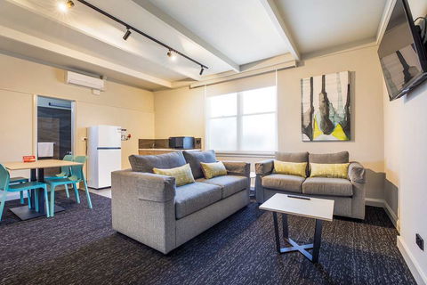 Sandbelt Club Hotel - Accommodation QLD 3