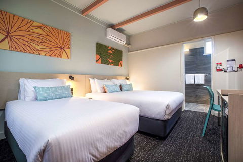 Sandbelt Club Hotel - Accommodation QLD 4