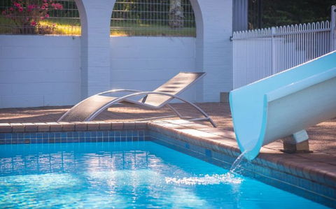 The Big Windmill Motor Lodge - Accommodation QLD 2