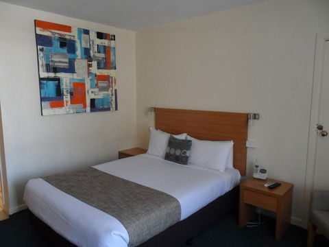 Admiralty Inn - Accommodation QLD 5