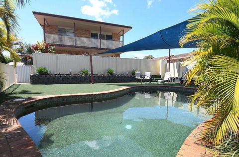 Kennedy Drive Motel - Accommodation QLD 6
