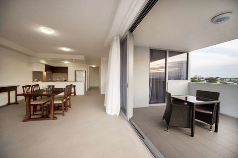 Curtis Central Apartments - Accommodation QLD 4