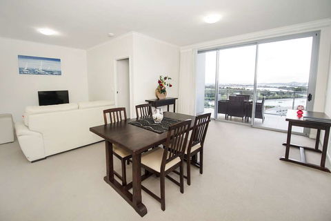 Curtis Central Apartments - Accommodation QLD 5
