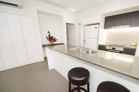Curtis Central Apartments - Accommodation QLD 10