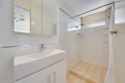 Camelot Motel - Accommodation QLD 1