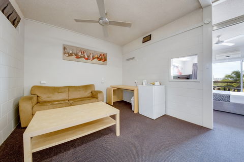 Camelot Motel - Accommodation QLD 5