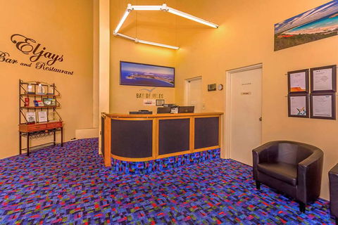 Comfort Inn Bay of Isles - Accommodation QLD 1
