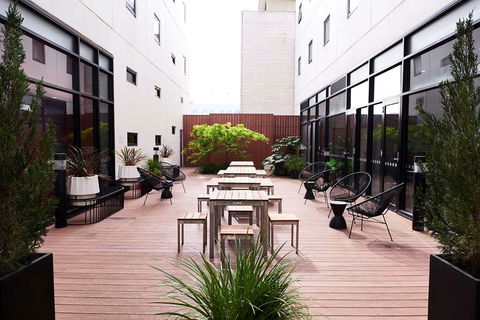 Essence Hotel Carlton - Accommodation QLD 1