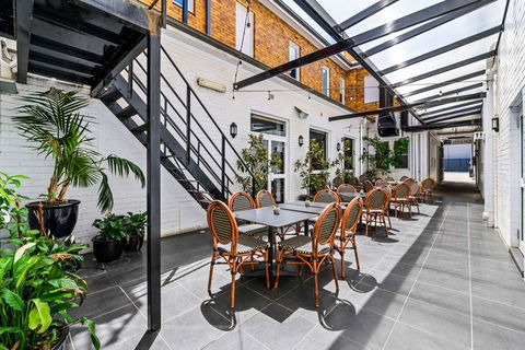 CH Boutique Hotel - Accommodation QLD 2