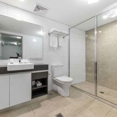 H On Mitchell Apartment Hotel - Accommodation QLD 2