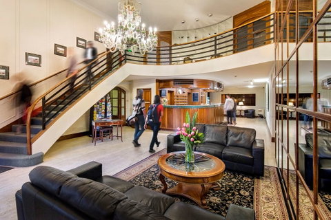 Adelaide Inn - Accommodation QLD 1