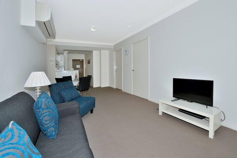 Dolphin Quay Apartment Hotel - Accommodation QLD 2