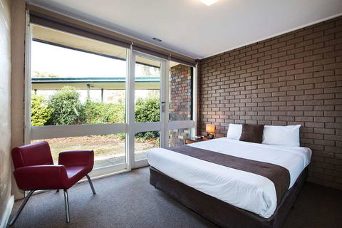 Burvale Hotel - Accommodation QLD 1