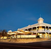 Tradewinds Hotel - Accommodation QLD