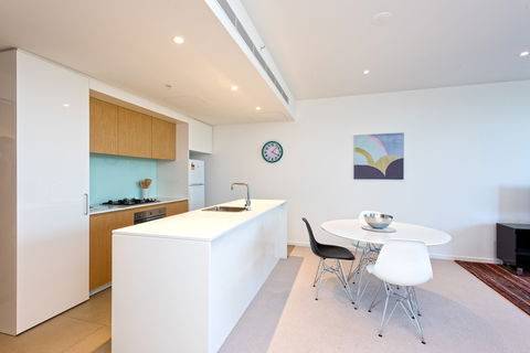 Astra Apartments MacQuarie Park - Accommodation QLD 2