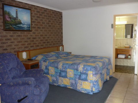 Lantern Motor Inn - Accommodation QLD 1