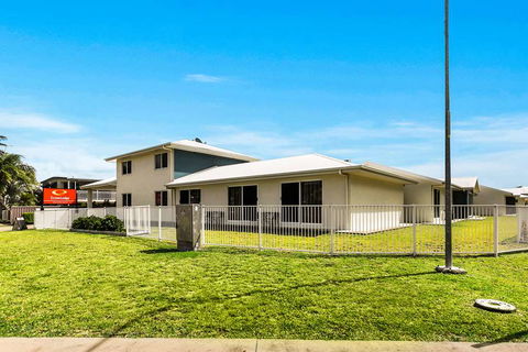 Econo Lodge Beachside - Accommodation QLD 0