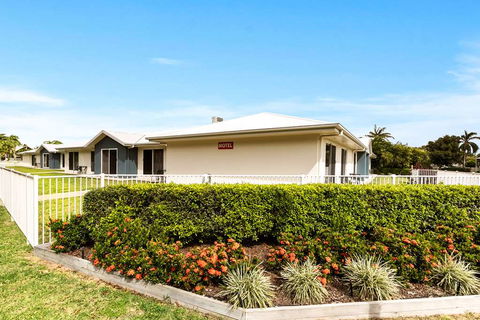 Econo Lodge Beachside - Accommodation QLD 1