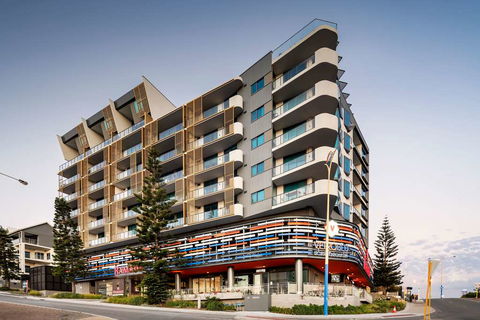 Ramada VetroBlu Scarborough Beach - Accommodation QLD 2