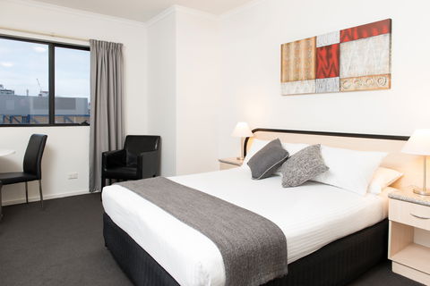 Adelaide Riviera Hotel - Accommodation QLD 2