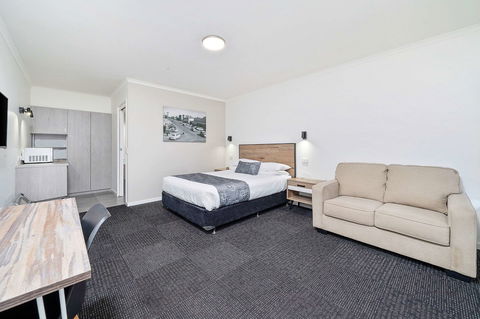 Peppermill Inn - Accommodation QLD 1