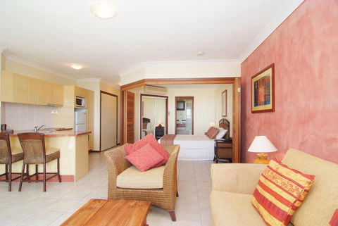 At Waters Edge Resort - Accommodation QLD 2