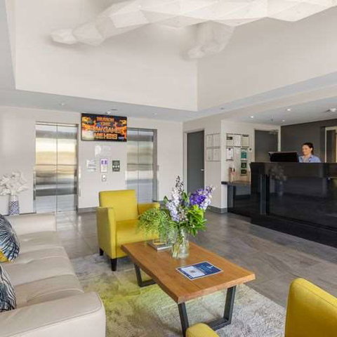 H on Mitchell Apartment Hotel - Accommodation QLD 0