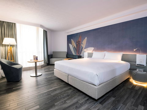 Novotel Surfers Paradise - Accommodation QLD 2