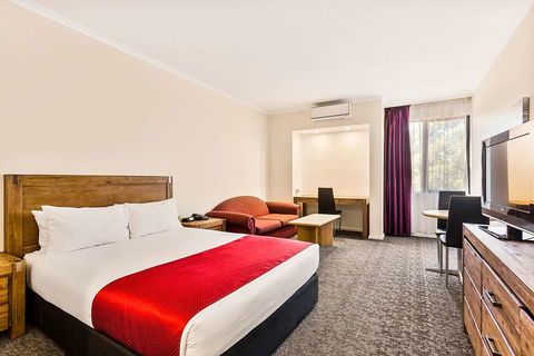 Quality Hotel Manor - Accommodation QLD 3