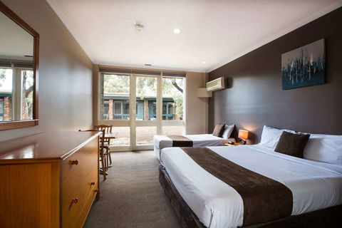 Burvale Hotel - Accommodation QLD 7