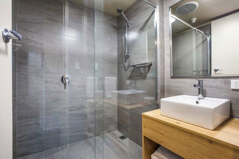Nightcap At Manhattan Hotel - Accommodation QLD 5