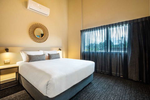 Nightcap At Manhattan Hotel - Accommodation QLD 6