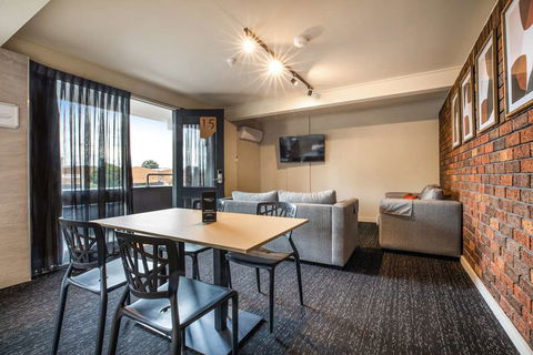 Nightcap At Manhattan Hotel - Accommodation QLD 7
