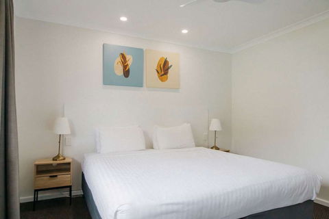 Quality Suites Banksia Gardens - Accommodation QLD 4