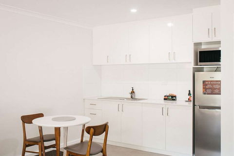 Quality Suites Banksia Gardens - Accommodation QLD 7