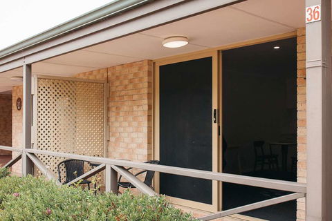 Quality Suites Banksia Gardens - Accommodation QLD 8