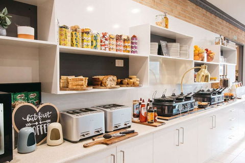 Quality Suites Banksia Gardens - Accommodation QLD 11